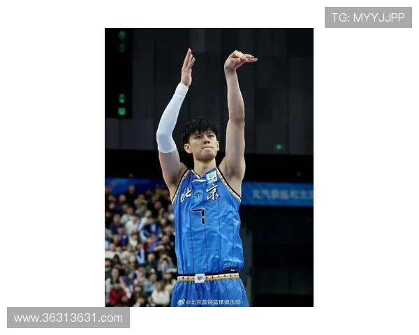 [CBA]邱天击地妙传 曾凡博空切上篮得手.